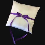 Hringapúði ferkantaður m/ borða og silfurskreytingu - Image 2