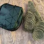 Margnota andlitsskífur, þvottastykki og lítil snyrtibudda. Gjafapakkning - grænt